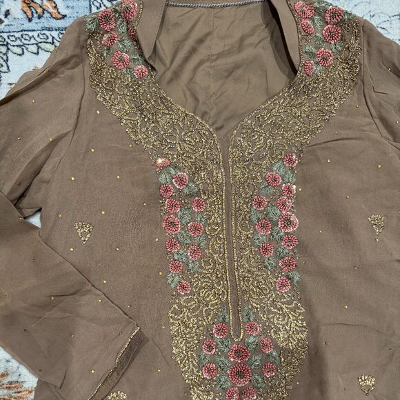 INDIAN BOUTIQUE 3 PCS | CUSTOM STITCHED | CHIFFON | KARCHUPI WORK - Picture 3 of 6